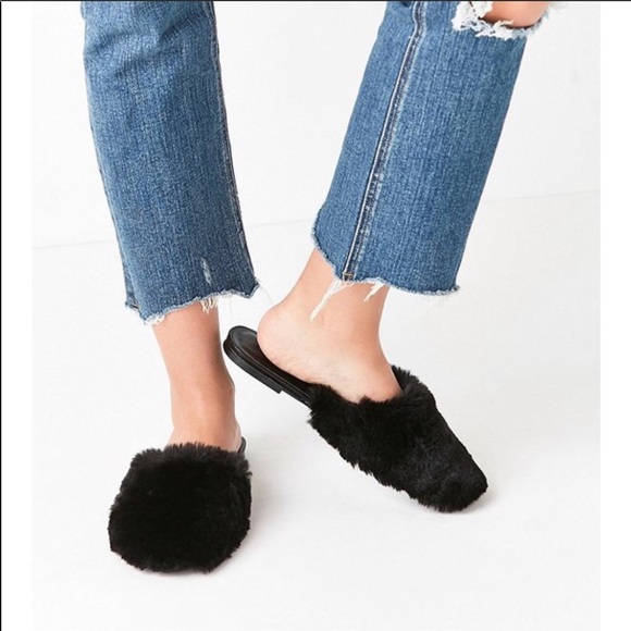 Urban Outfitters Shoes - NWT Urban Outfitters Faux Fur Mule Slides